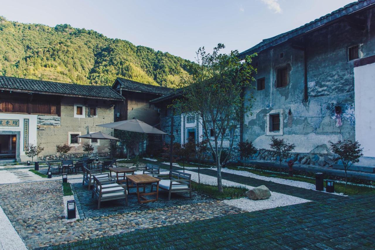 Tsingpu Tulou Retreat Hotell Zhangzhou Exteriör bild